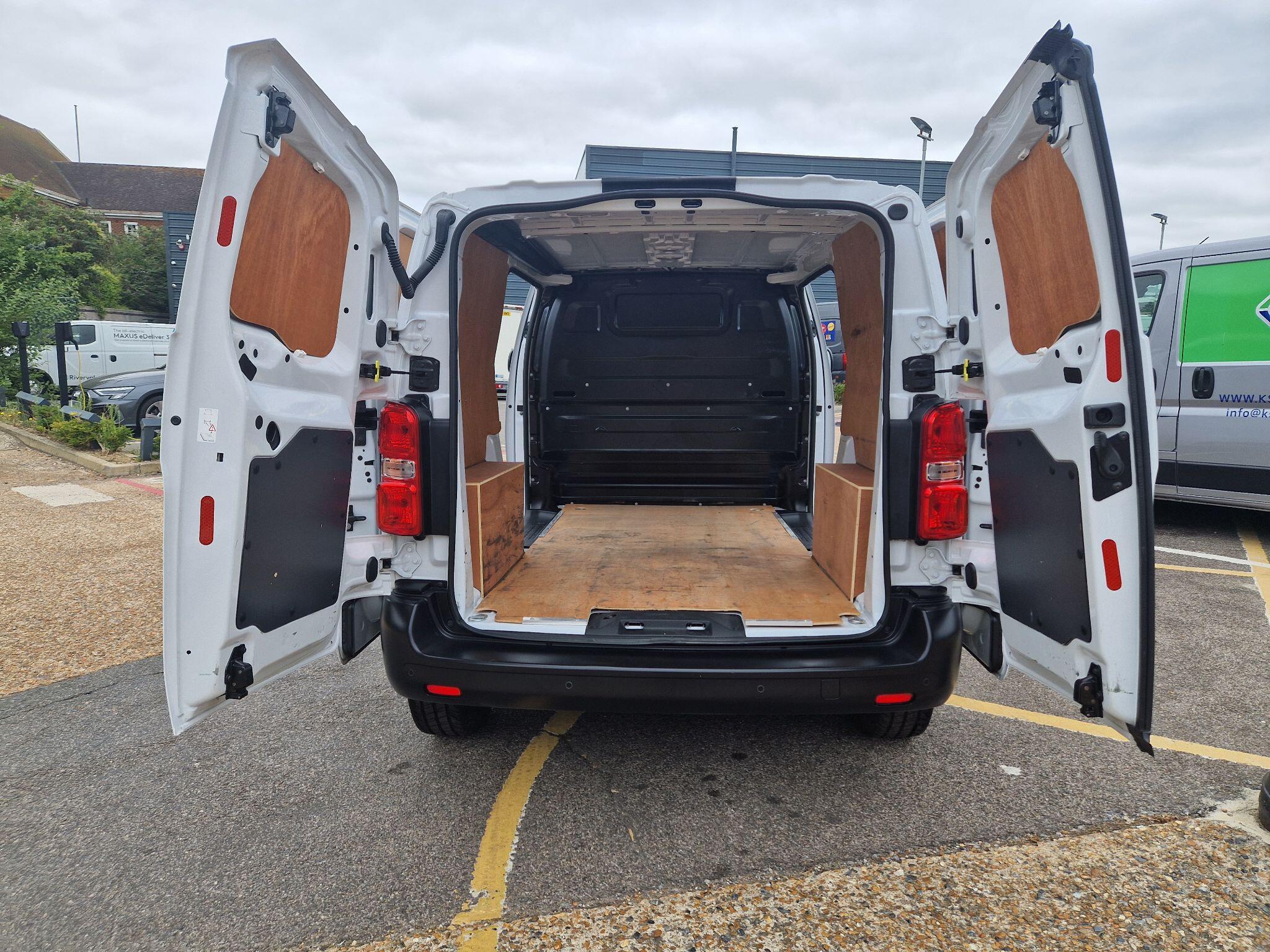 Vauxhall Vivaro image 16